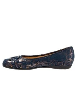 Trotters Sizzle Signature Flat 14 Trotters Sizzle Signature Flat -Sam Edelman Store 15876265 fpx